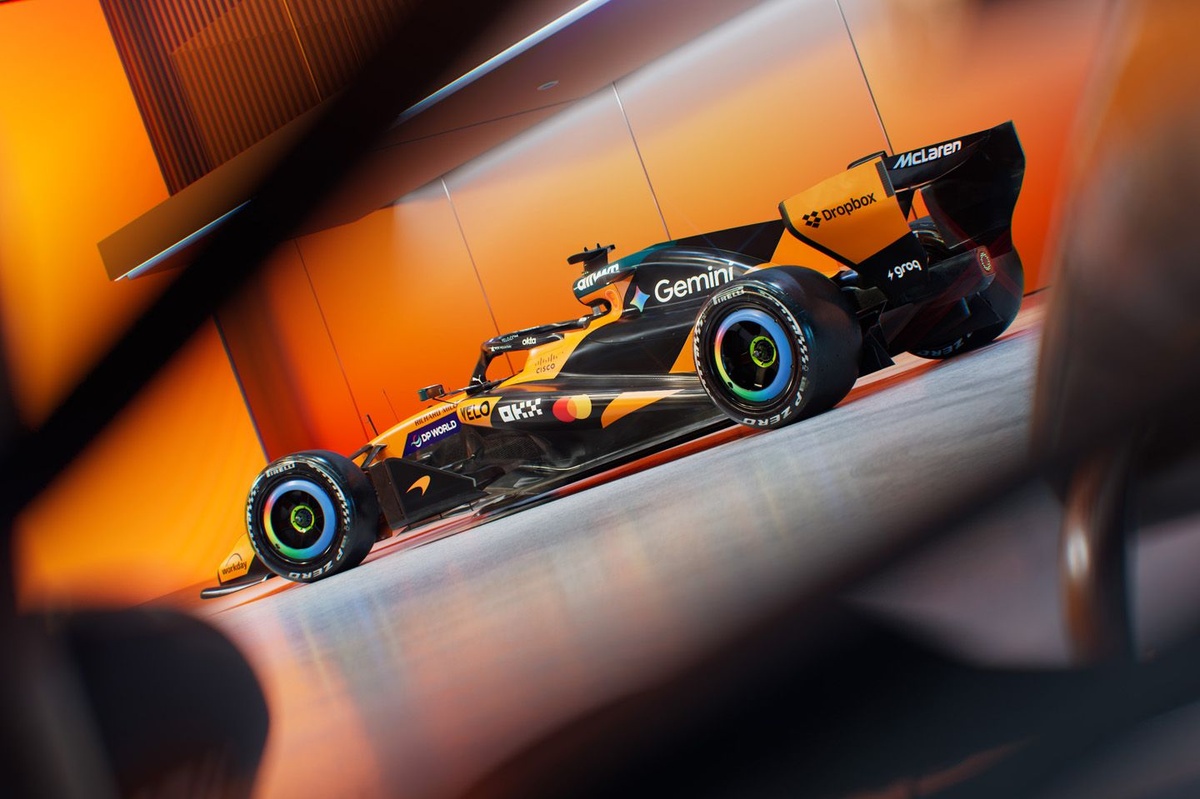 McLaren представил цвета своей машины на сезон 2026 года