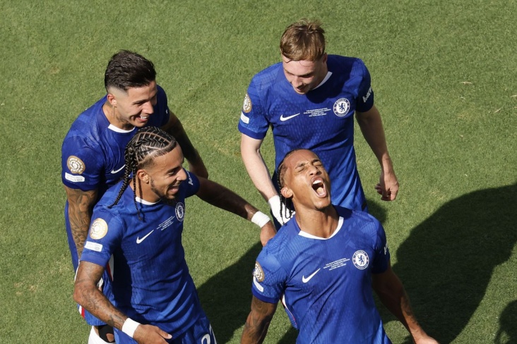 Chelsea Yangi Uy Libosini Taqdim Etdi