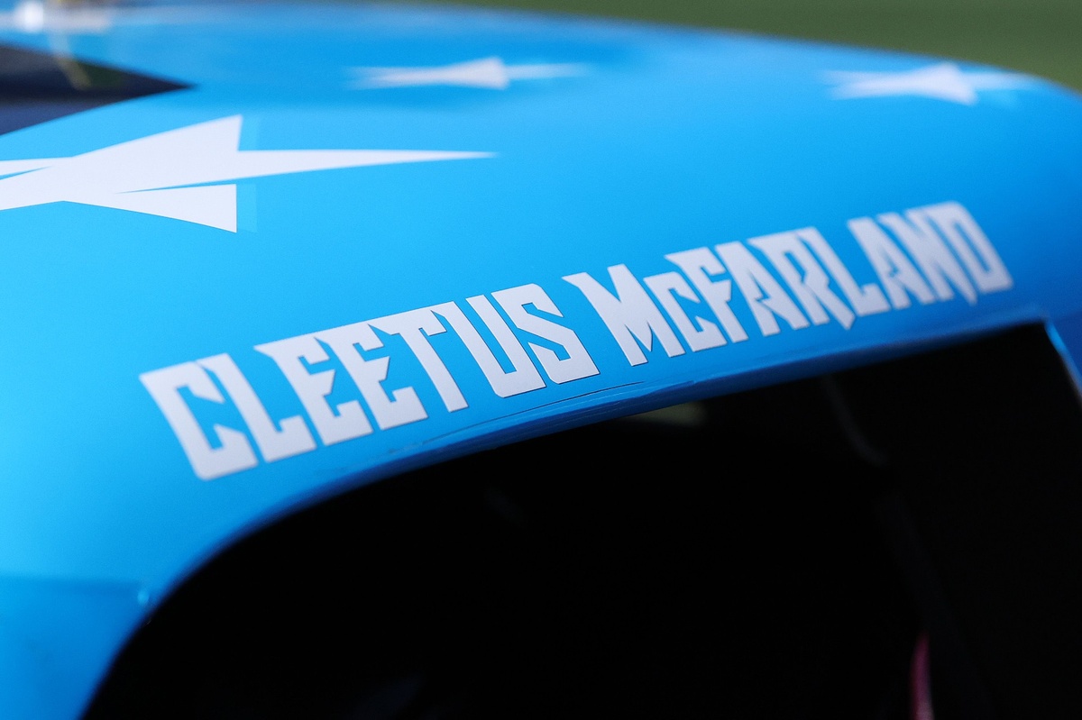 Дебют Клитюса Макфарленда в NASCAR Truck Series завершился катастрофой