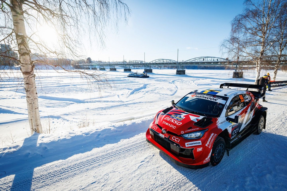 Rally Shvetsiya: qor kamligi ekipajlarga qo'shimcha muammo yaratmoqda