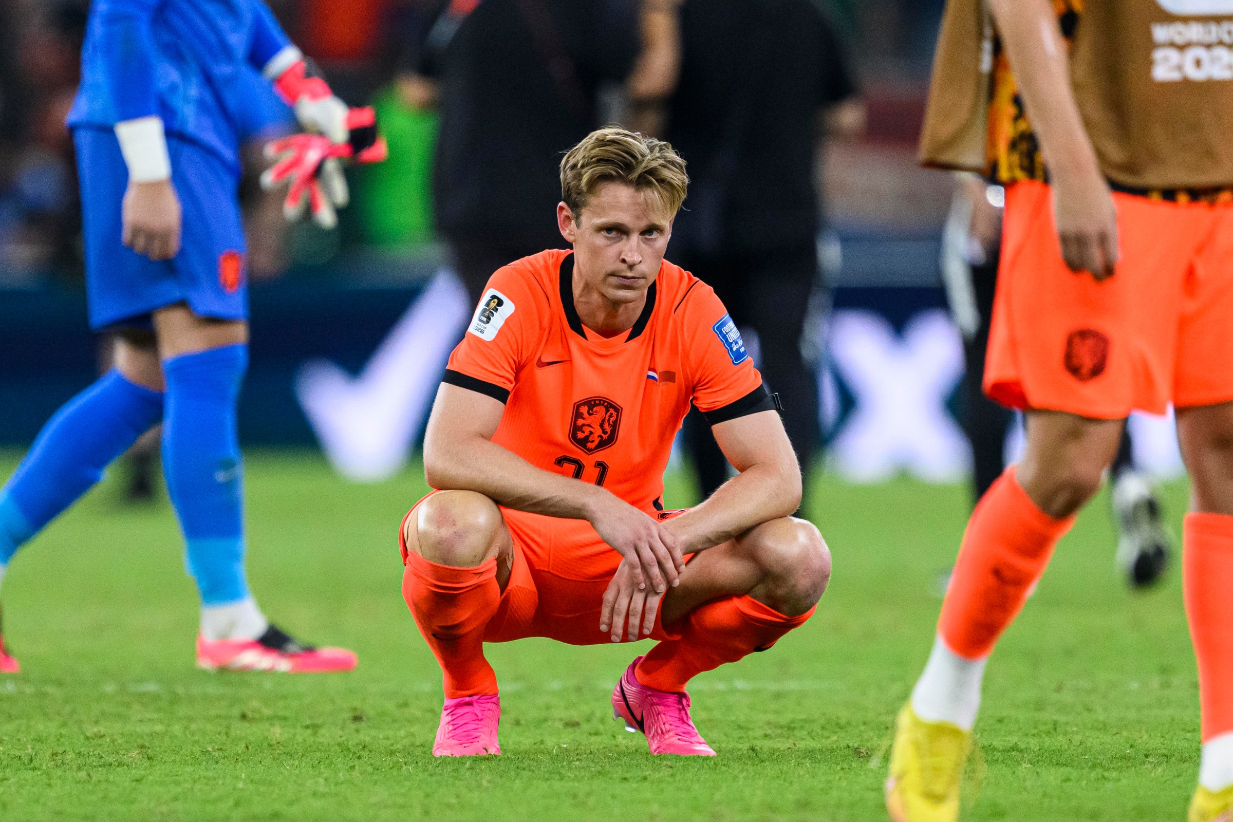 Frankie de Jong Suffers Knee Ligament Injury