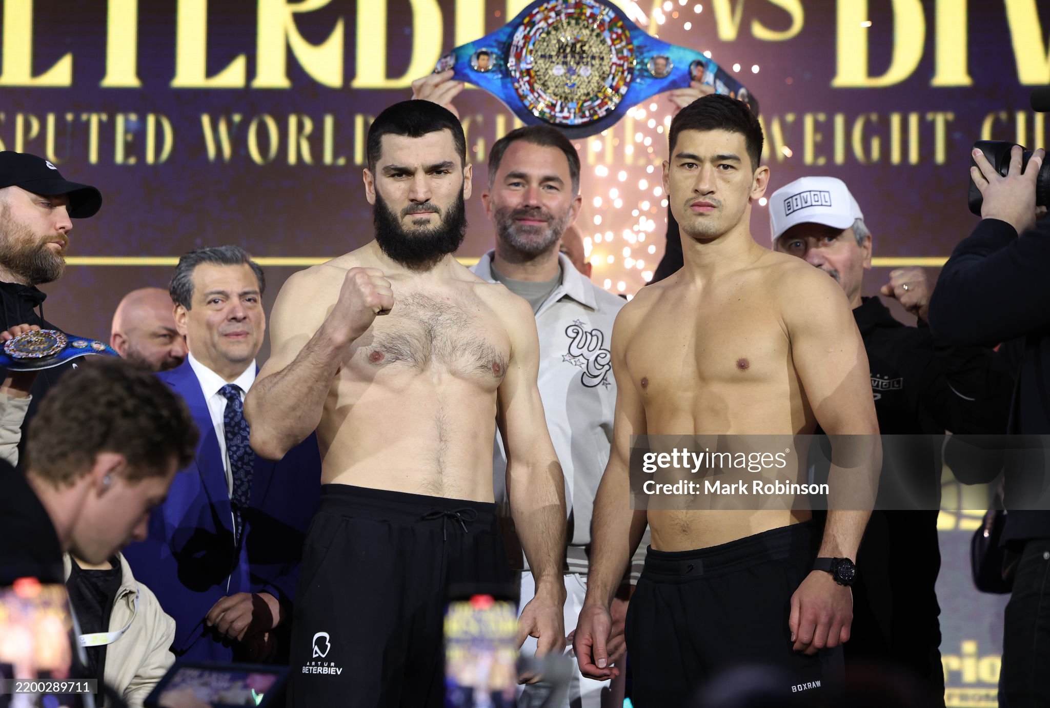 Ana holos: Artur Beterbiyev va Dmitriy Bivol P4P reytingidan olib tashlandi