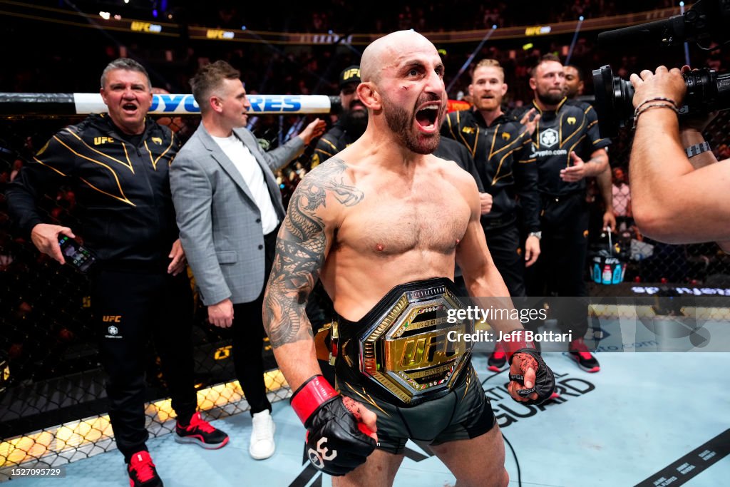 Alexander Volkanovski Signs New Contract with UFC