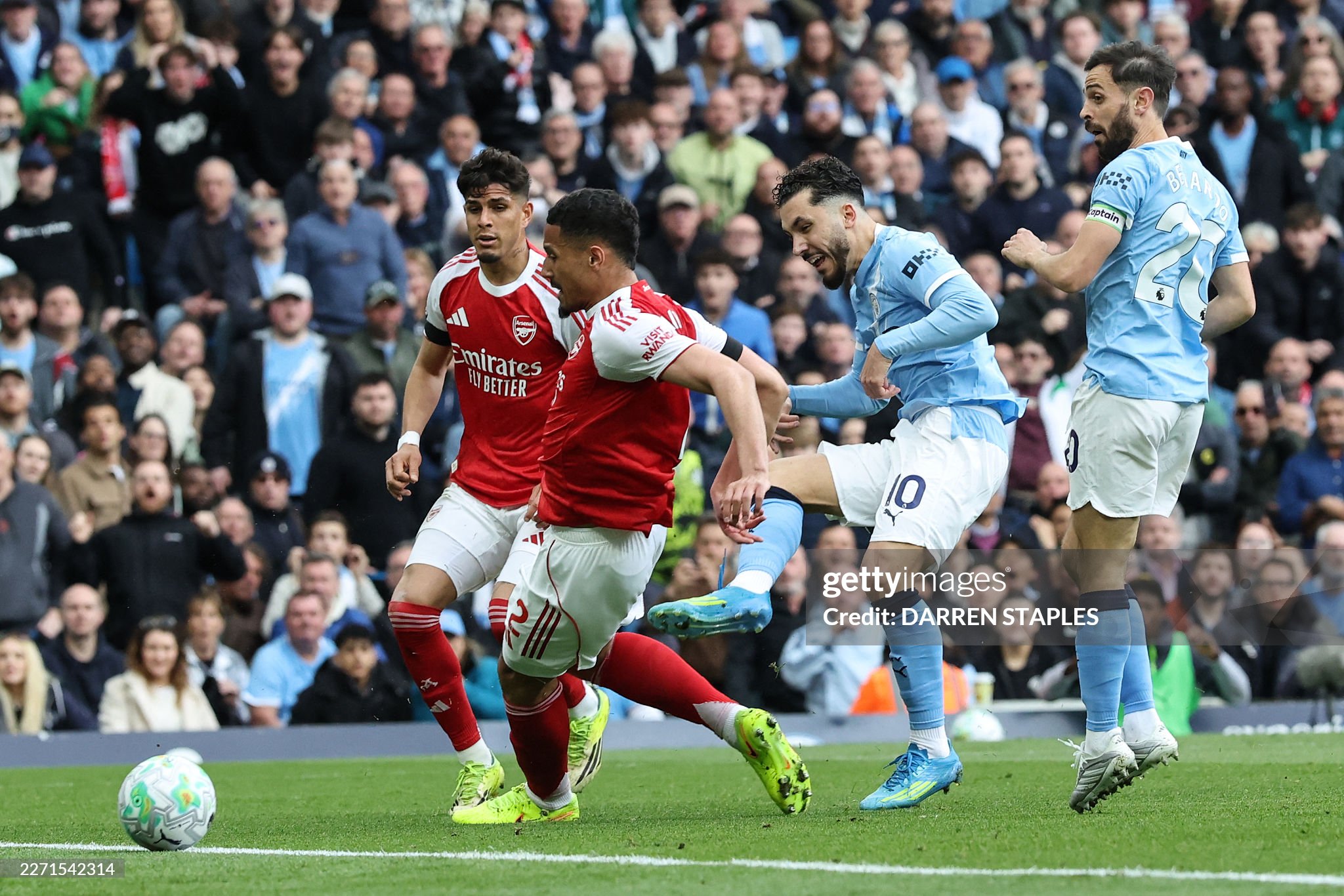 Premier League: Manchester City Close Gap to 3 Points with 2-1 Win Over Arsenal