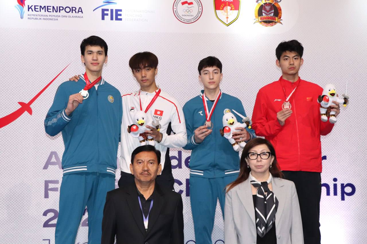 Два узбекских фехтовальщика вышли в финал континентального чемпионата