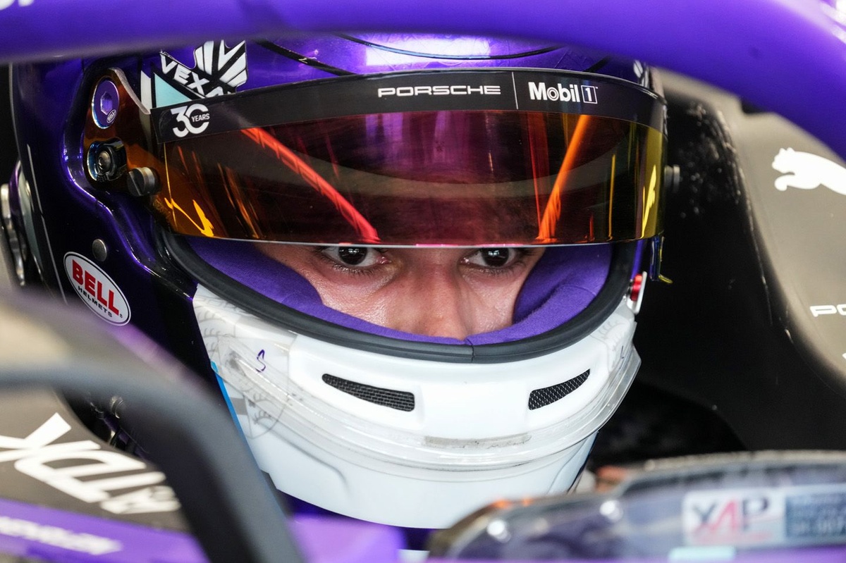 Паскаль Верляйн доминирует и побеждает в Jeddah E-Prix