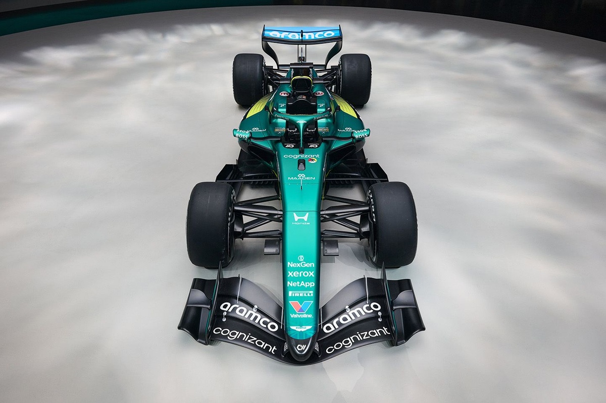Aston Martin F1 представил новый дизайн AMR26 для сезона 2026