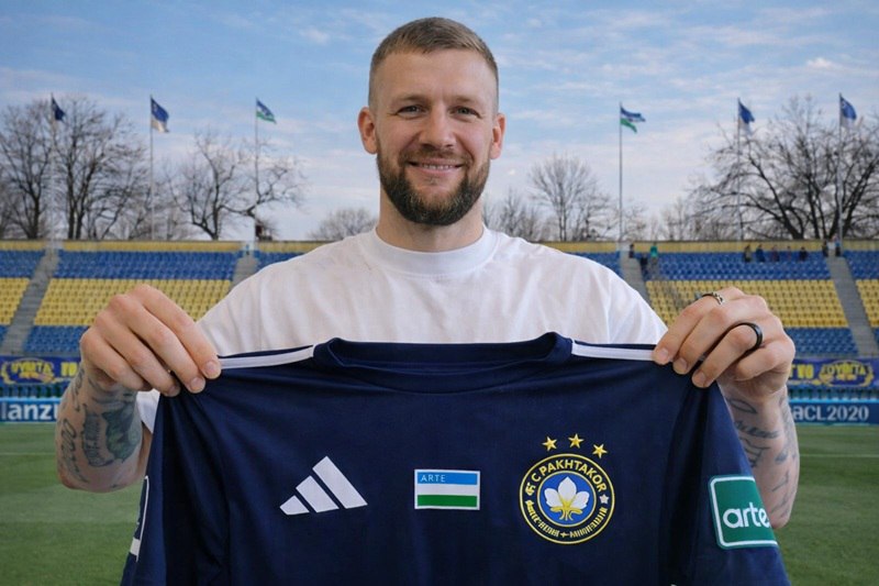Who is the new Polish striker joining Pakhtakor and can he replace Sergeyev?
