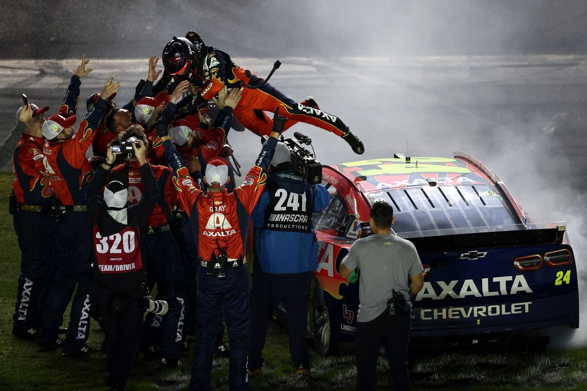 Как смотреть Daytona 500 2026 года, полная программа NASCAR Speedweek