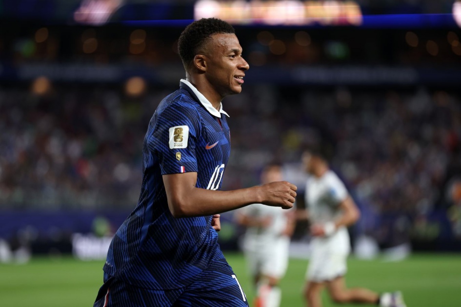 Mbappé bir uchrashuvda toʻpurarlik rekordini oʻrnatib, uni yana darhol oʻzi yangiladi