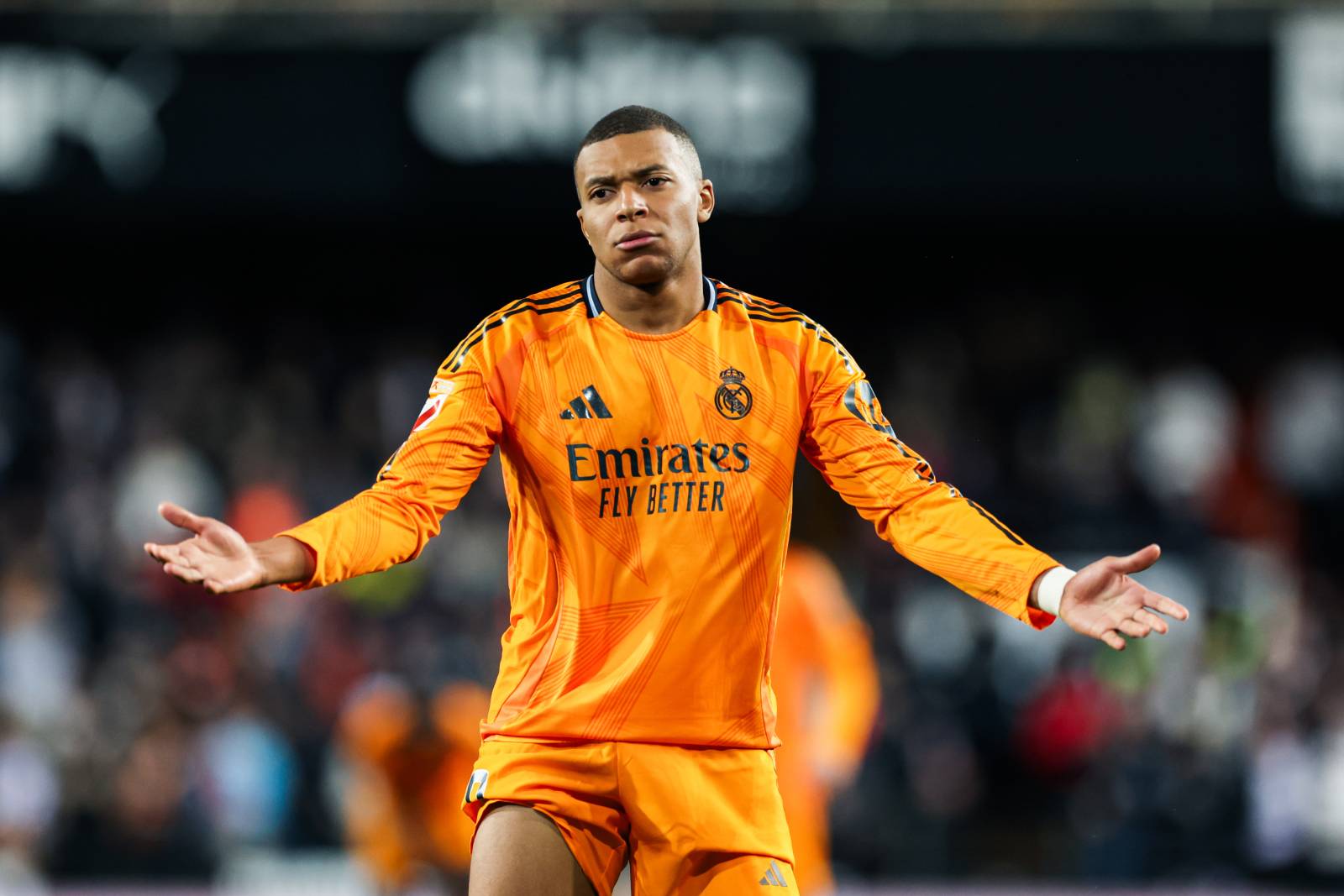 Mbappé qochib yuribdi