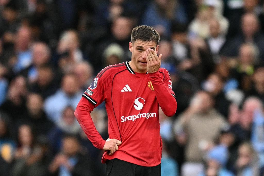 Manchester United Set to Offload Midfielder Manuel Ugarte at Half Price