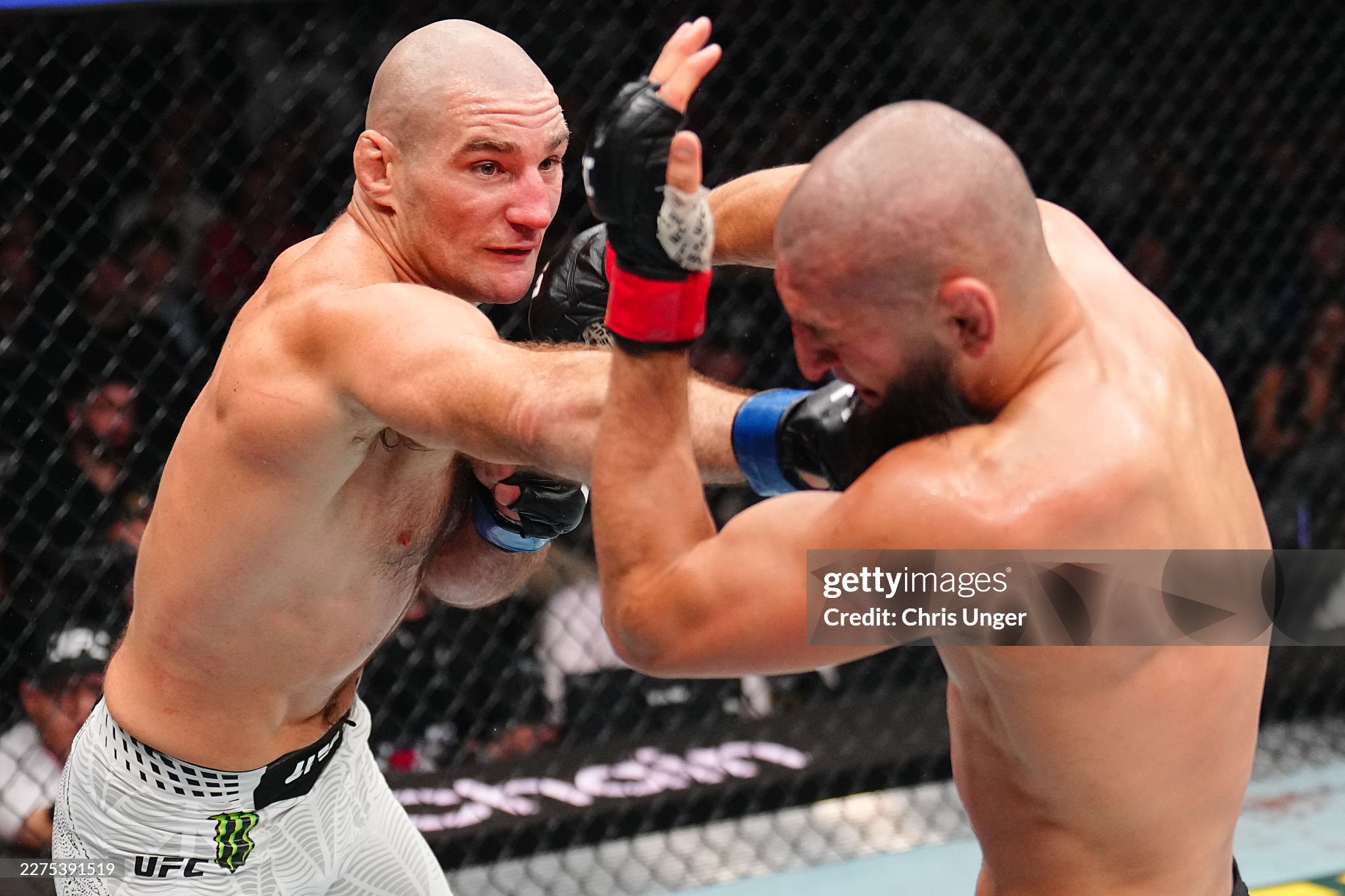 UFC 328: Xamzat Chimaev "taxtdan qualdi", Joshua Van esa kamariini saqlab qola oldi!